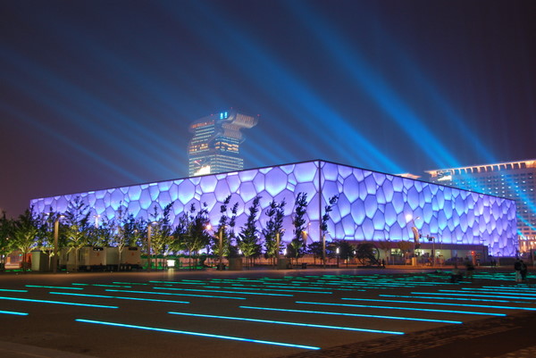 北京水立方体育馆膜结构是使用什么材料？