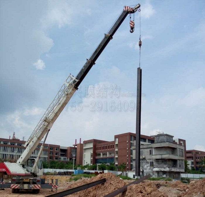 广州机电学校膜结构看台施工中