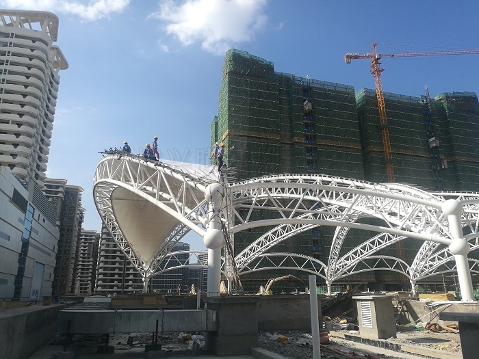 烨兴-海南远大广场3D天幕膜结构项目开始装膜
