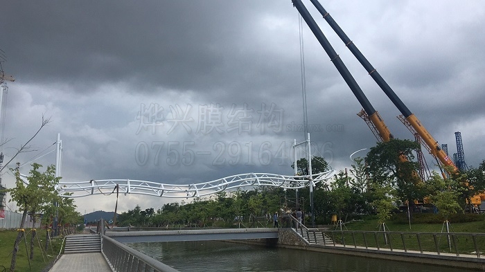 烨兴-珠海天桥膜结构工程正在施工中
