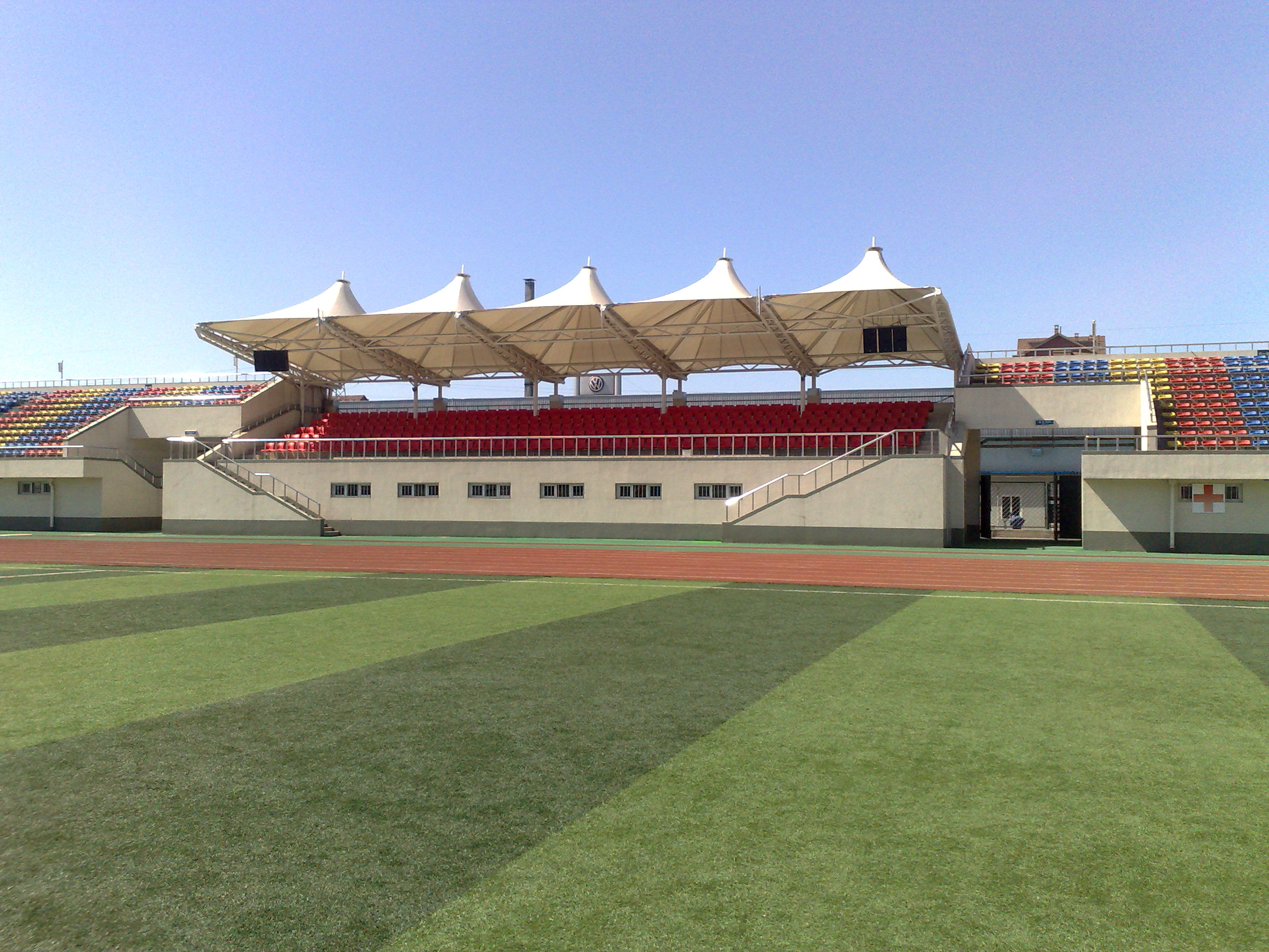 用过才知道，膜结构体育看台还是选烨兴的好!